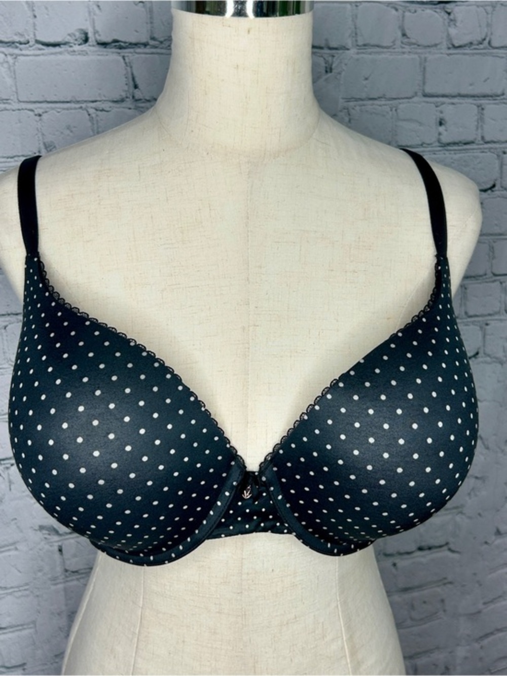 Victoria's Secret Body by Victoria T-Shirt Bra 38DD Black Polka Dot Underwire